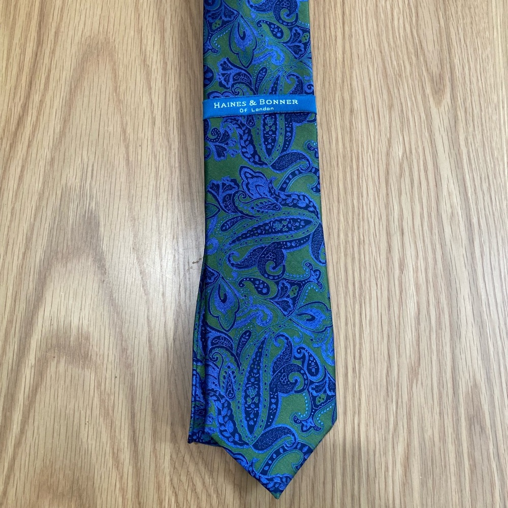 NWT Men’s Paisley Tie